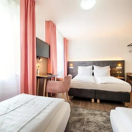 Отель Home Hotel 3*