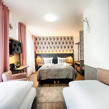 Home Hotel 3*