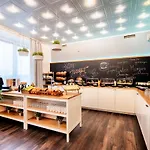 Home Hotel מלון 3*