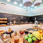מלון Home Hotel