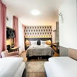 Home Hotel 3*