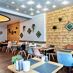 מלון Home Hotel