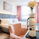 מלון Home Hotel 3*