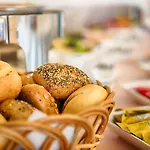 Home Hotel מלון