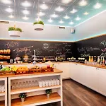 Home Hotel מלון 3*