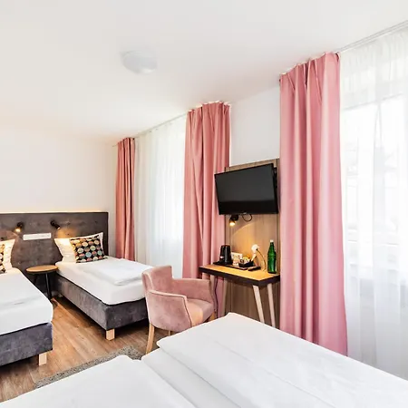 Home Hotel 3*