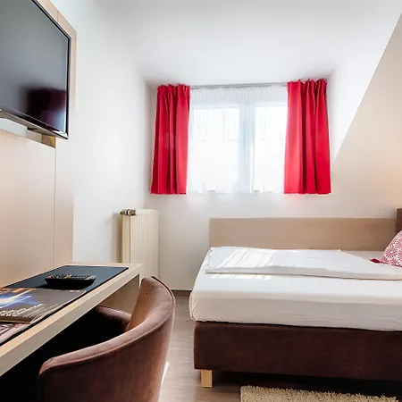 Home Hotel 3*