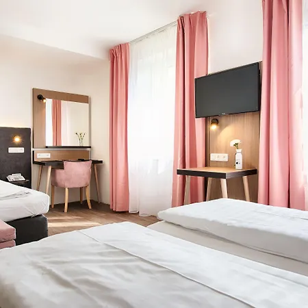 Home Hotel 3*