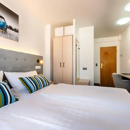 Home Hotel فندق