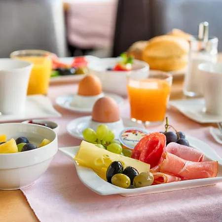 Home Hotel 3*