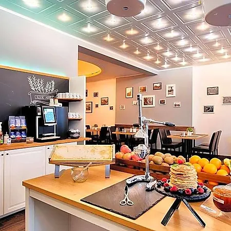 Szálloda Home Hotel